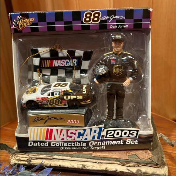 2003 NASCAR Dale Jarrett #88
Christmas Ornament Set UPS LOGO - Picture 1 of 6
